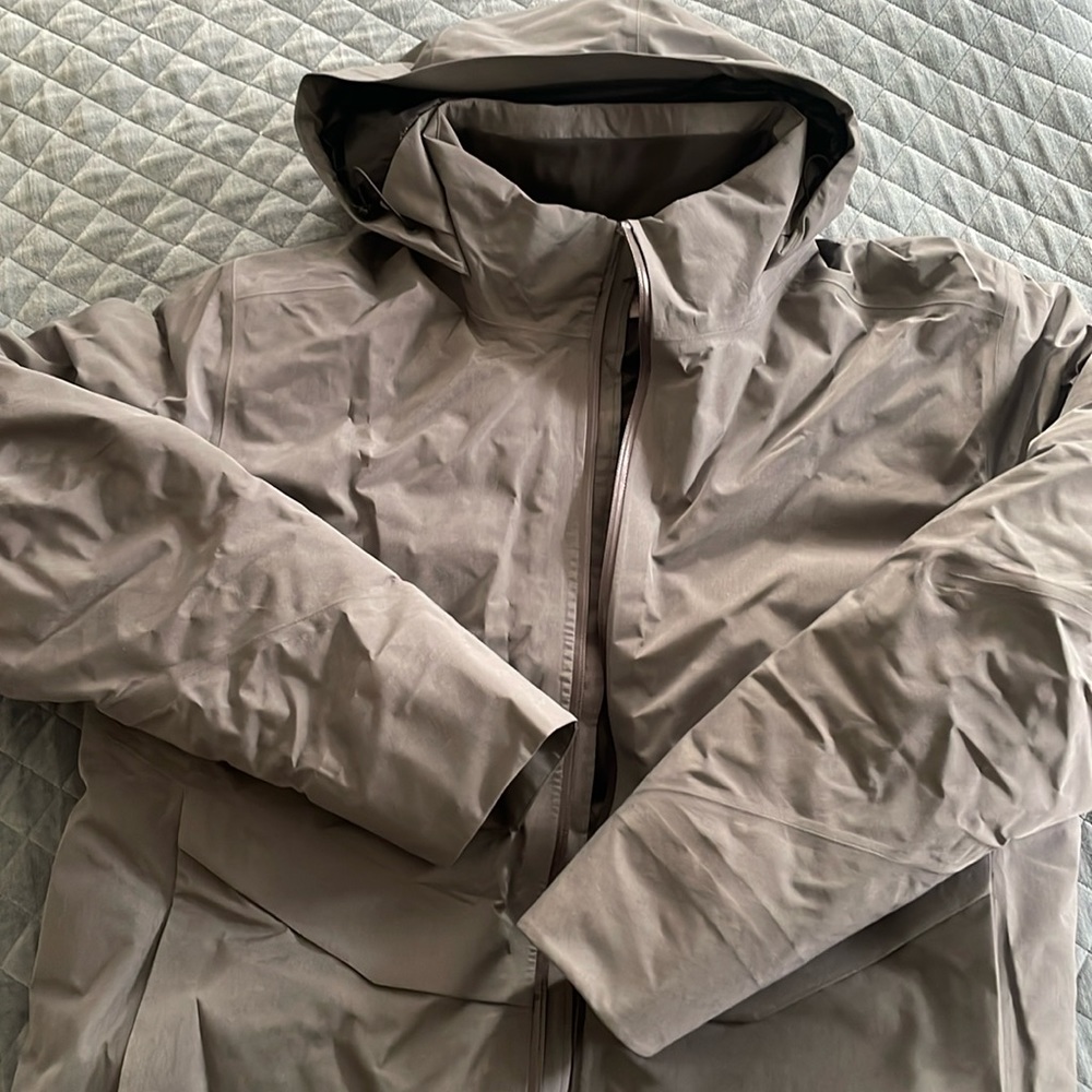 Arc’teryx Veilance goratex men’s puffer winter performance jacket